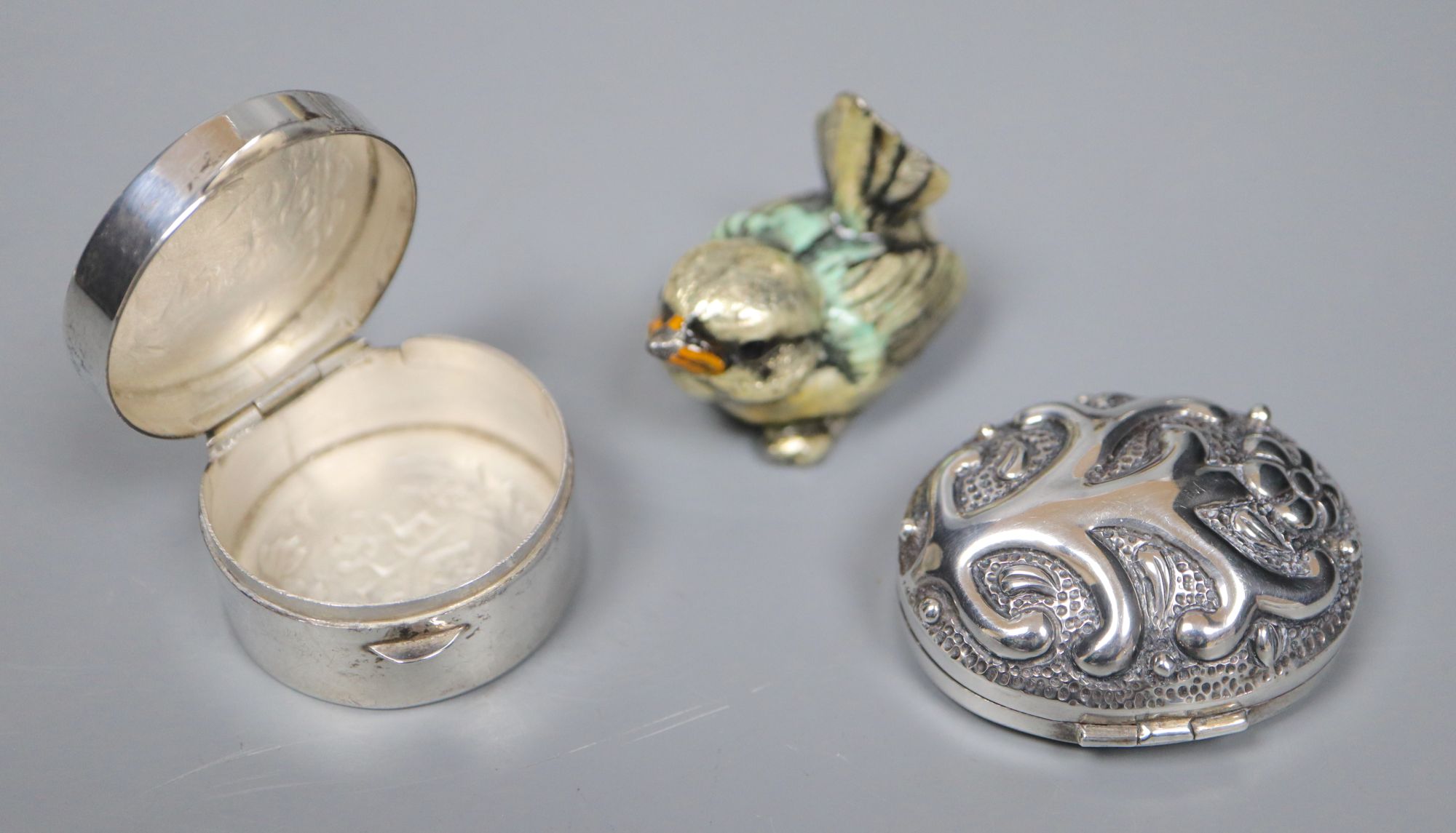 A group of small silver, plated and white metal items